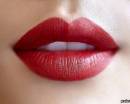 Красивые губы с красной помадой