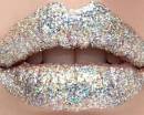 Серебристо-блестящие губы