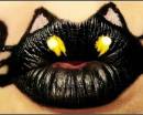 Черный кот на губах