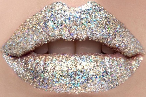 Серебристо-блестящие губы