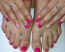 Блестяще-розовый маникюр и педикюр (короткие ногти
