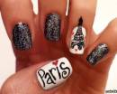 Маникюр: Эйфелева башня и надпись PARIS на ногтях