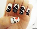 Мегаполис на ногтях и надпись I love NY