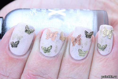 Бабочки на ногтях