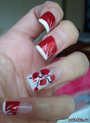Красно-белый арт с цветком на длинных ногтях