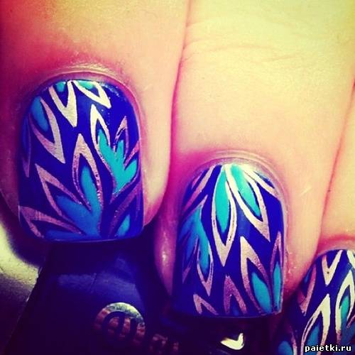 Сине-серебристые узоры на ногтях
