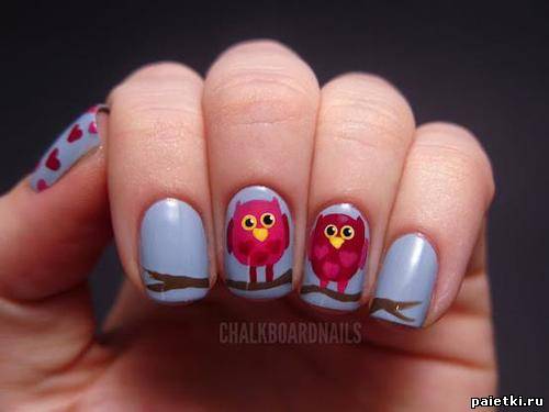 Рисунки на ногтях: Пара сов на фиолетовом фоне