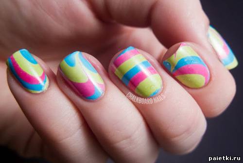 Разноцветные полоски на ногтях