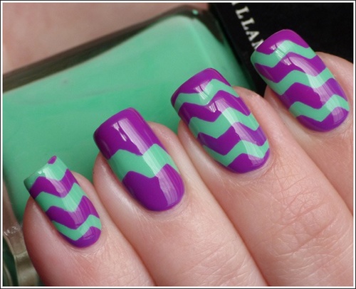 Фиолетово-бирюзовый арт Зигзаги на ногтях