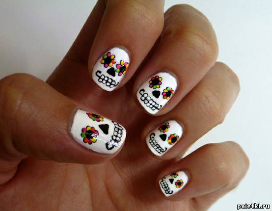Инфернальный арт на ногтях на тему Sugar Skull