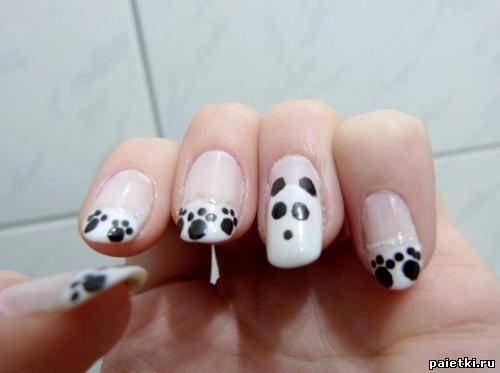Идеи рисунков для ногтей: Панда и ее следы