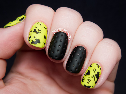 Черно-желтый дизайн ногтей