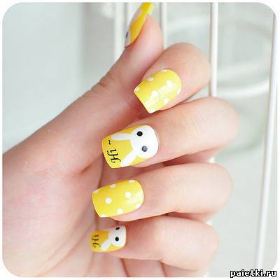 Рисунки на ногтях: Зайки и белые горошки на желтом