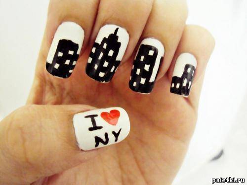 Мегаполис на ногтях и надпись I love NY