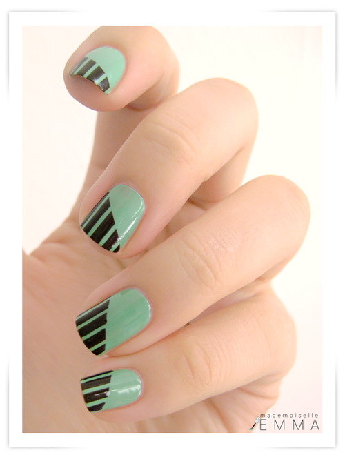 Идея арта на ногтях: Зеленый лак и черные полоски