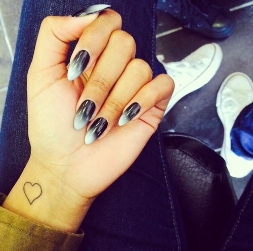 Черно-серый градиент на ногтях