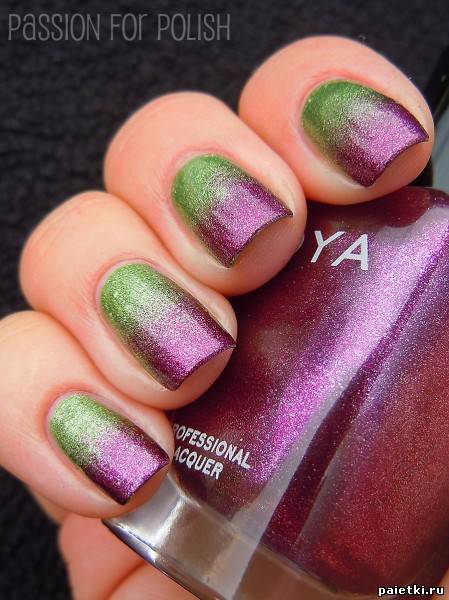 Зелено-фиолетовый с блеском градиент на ногтях