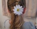 С белым цветком в волосах