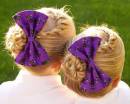 Причёски с плетением с фиолетовыми бантиками