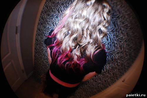 Балаяж: розовые кончики на пепельных волосах