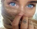 Девушка с большими голубыми глазами