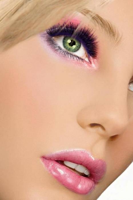 Нежный макияж для зеленоглазой блондинки