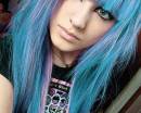Голубые волосы с фиолетовыми прядями и челка