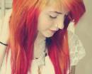 Эмо-девочка с красно-рыжими волосами