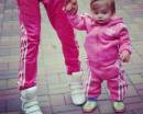 Мама и дочка в розовых костюмах Адидас