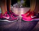 Пятнистые и розовые кроссовки Nike