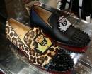 Леопардовые и черные туфли с шипами на носке