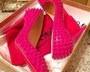 розовые туфли с шипами от Кристиана Лубутена