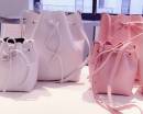 Белые и розовые сумки