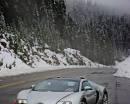 Bugatti Veyron на зимней дороге