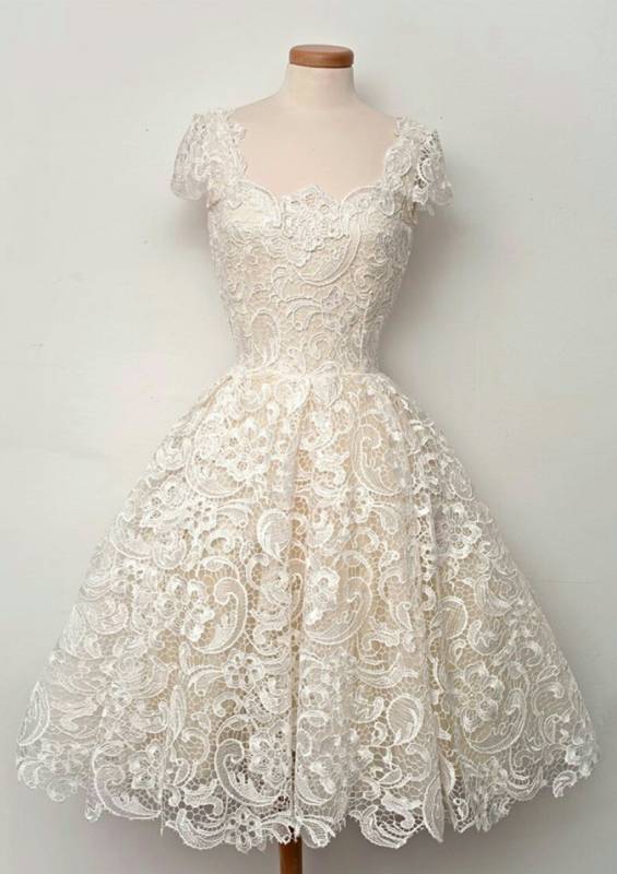 Кружевное белое платье