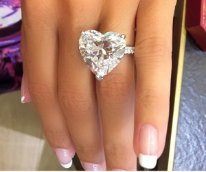 Бриллиантовое кольцо-сердечко