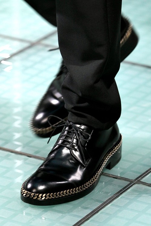 Чёрные ботинки с серебрянной отделкой