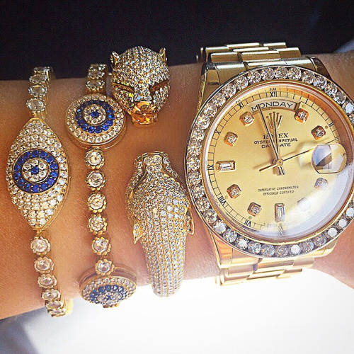Женские часы Ролекс и красивые браслеты