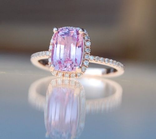 Кольцо с большим розовым бриллиантом