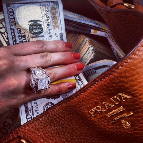 Деньги в сумке Прада