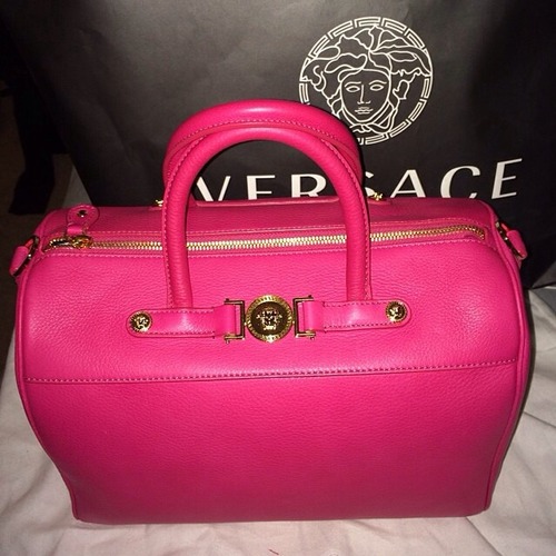 Розовая сумка Версаче