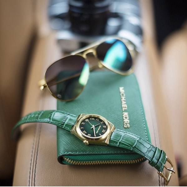 Кошелёк, очки и часы Michael Kors в зелёном цвете
