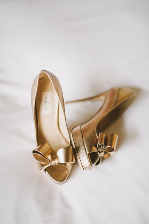 Золотые туфли от Валентино