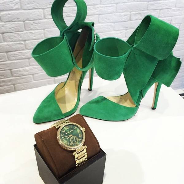 Зелёные туфли с бантами и часы Michael Kors