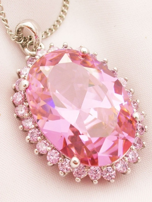 Кулон с розовыми бриллиантами