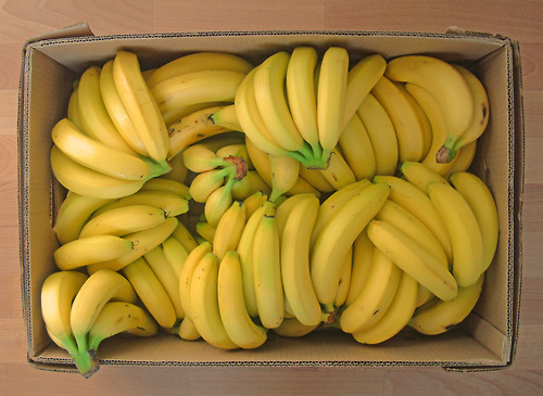 Бананы в коробке