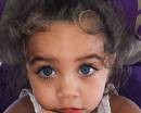 Девочка с огромными синими глазами