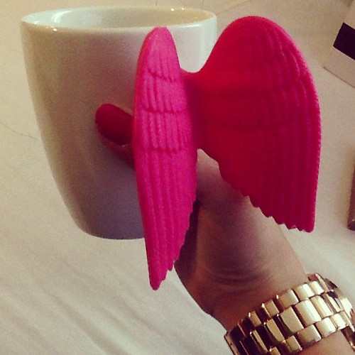 Чашка с розовыми крыльями ангела