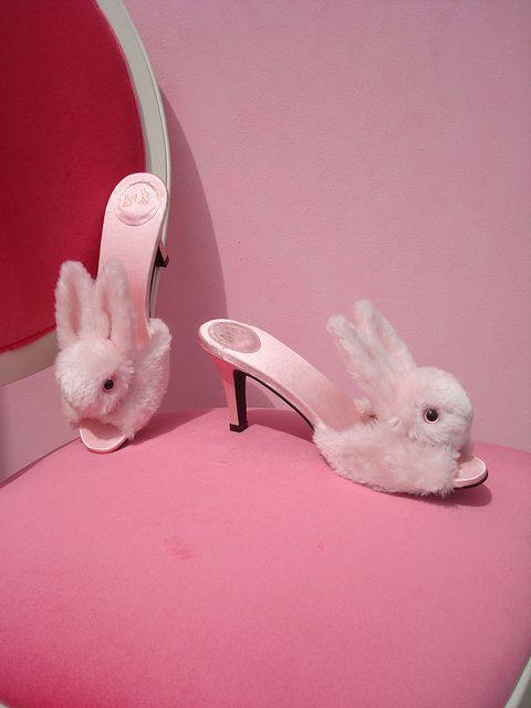 Пушистые комнатные босоножки с кроликами
