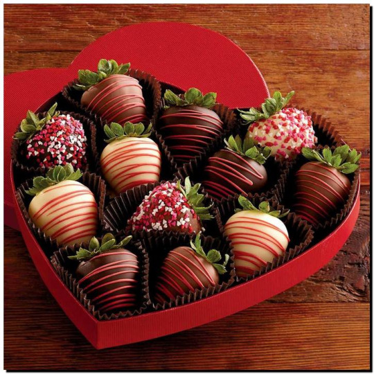 Шоколадные конфеты в коробке-сердечке